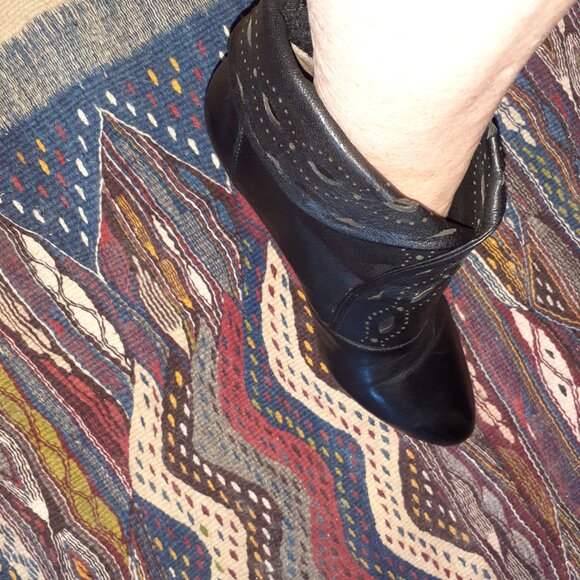 MIZ MOOZ-Daffodil-Laser Cut Out Ankle Cuff Boots-Black Leather-Sz 10-Excellent - Picture 11 of 13